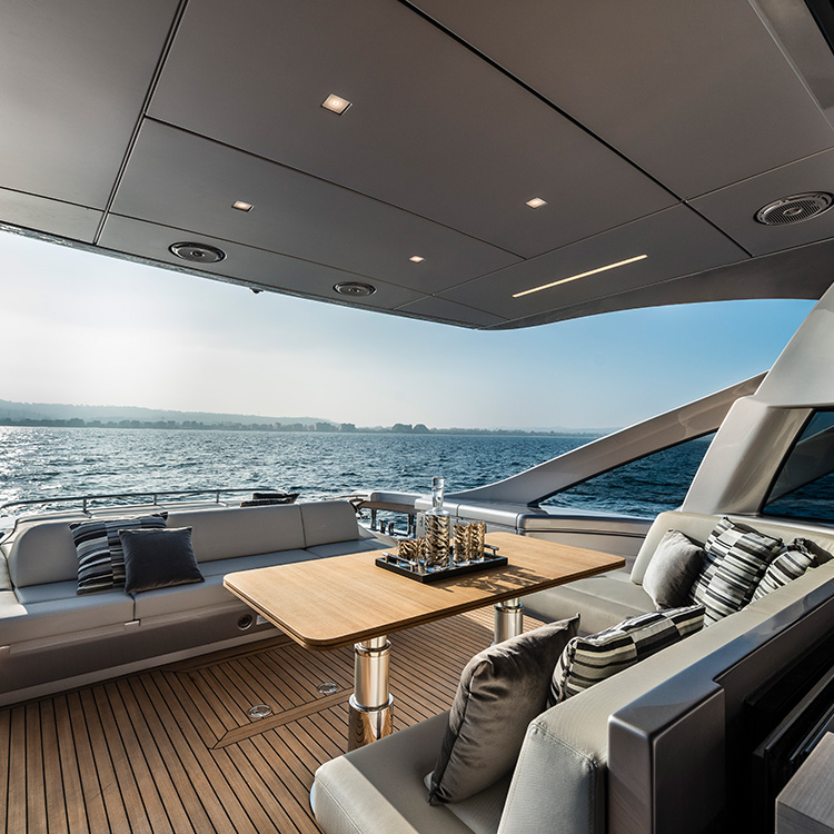 Pershing 7X - Luxury speed motor yacht - Pershing Yacht